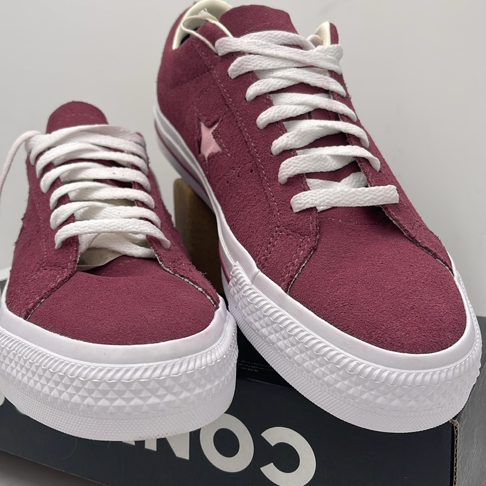 Converse Men’s Burgundy Sneakers with Star Detail
A11099C
ONE STAR PRO OX GREY/ - Picture 5 of 16
